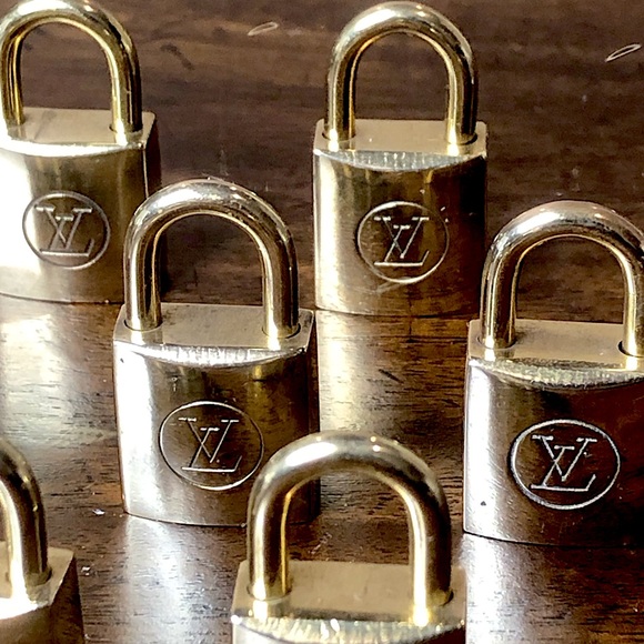 LOUIS VUITTON Vintage LV Lock 200 Series - In Case You’re ISO LV LOCK PADLOCK - Picture 14 of 17
